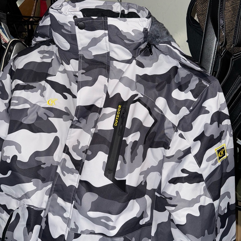 SOLD‼️ Waterproof ski snowboard jacket - Picture 4 of 9